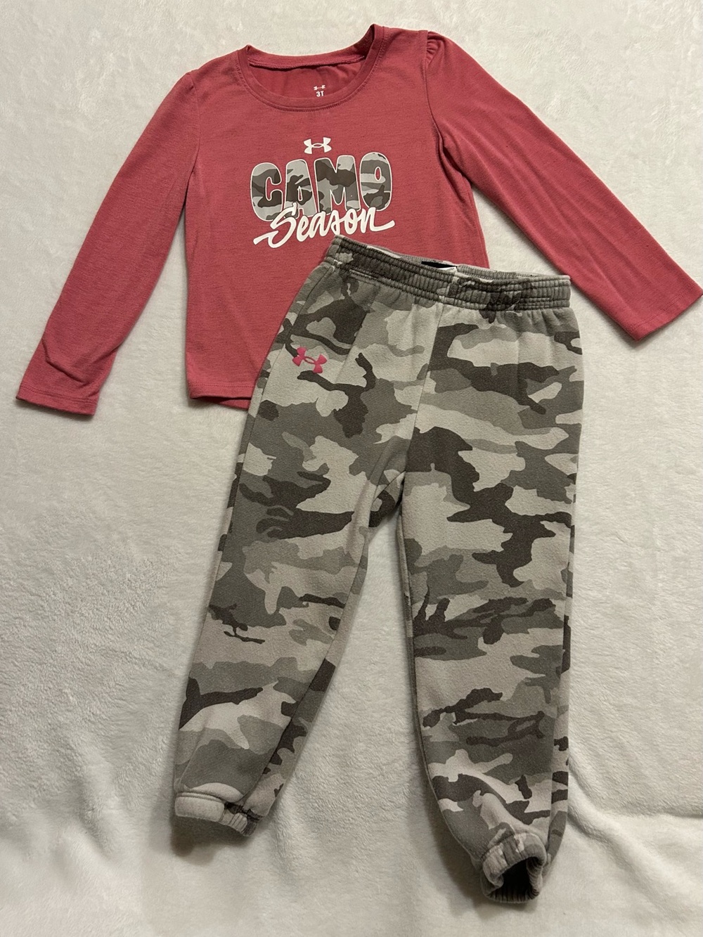 Under Armour Girls 3T 2-Piece Long Sleeve Pink Shirt & Gray Camo Sweatpants Set